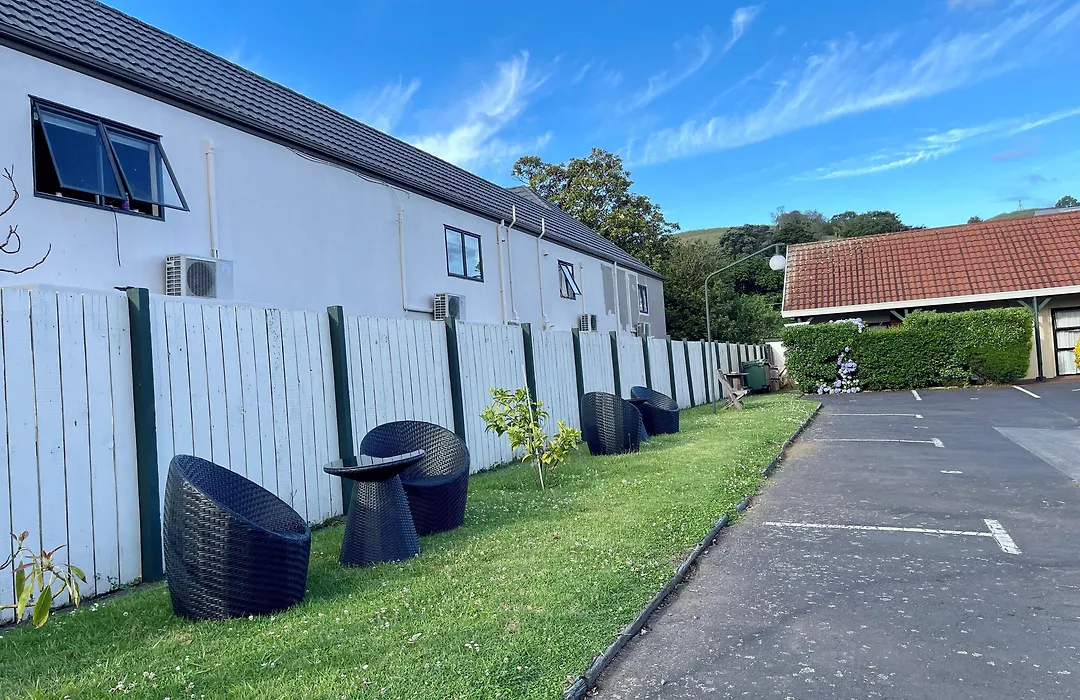 Tudor Court Motor Lodge-1
